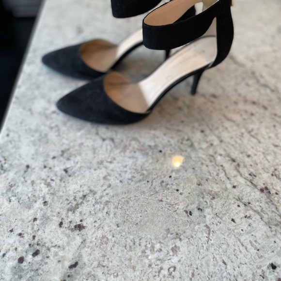 Black suede BCBG heels, size 10 - Picture 4 of 4